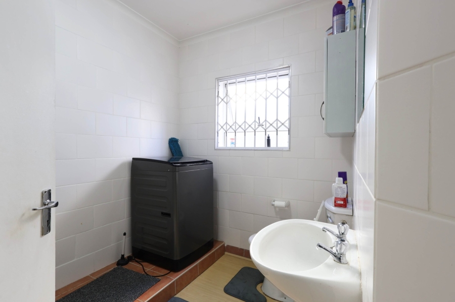 2 Bedroom Property for Sale in Lemoenkloof Western Cape